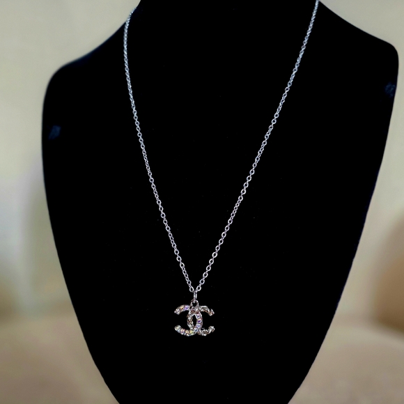 Rinestones And Quilted Patern Logo Charm Pendant Necklace - Picture 1 of 8